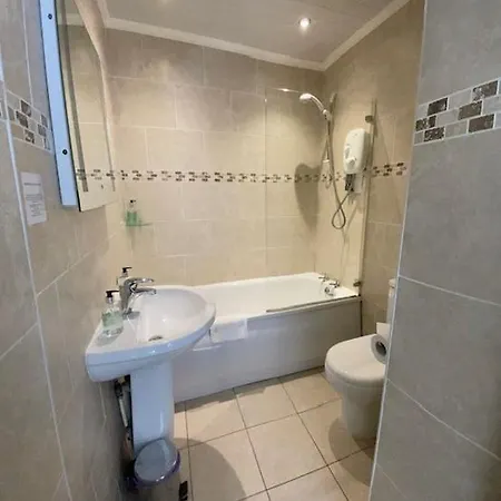 The Mortal Man 여관