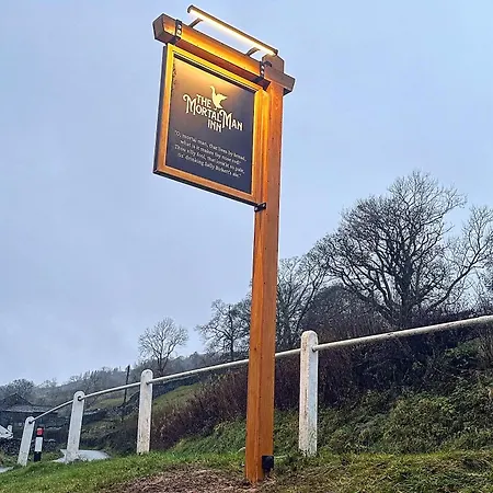 The Mortal Man 여관